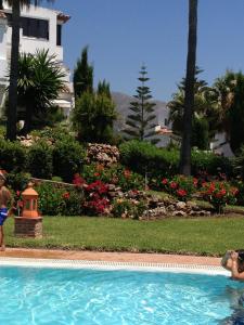 Basen w obiekcie STUNNING 175 m2 APARTMENT with TERRACE and JACUZZI lub w pobliżu