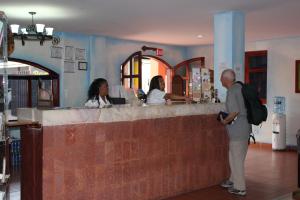 Hotel Los Arcos tesisinde konaklayan konuklar