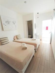 Ein Bett oder Betten in einem Zimmer der Unterkunft La Maja Suites