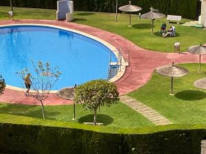The swimming pool at or close to Cristina III