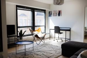 a living room with a couch and a table and chairs at 2ndhomes Mikonkatu Apartment 6 in Helsinki