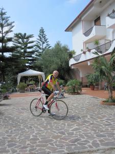 Anar amb bici a Hotel Royal o pels voltants
