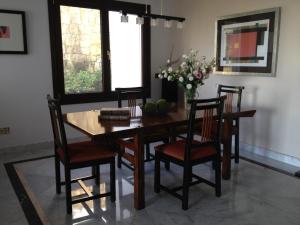 Zdjęcie z galerii obiektu STUNNING 175 m2 APARTMENT with TERRACE and JACUZZI w Marbelli