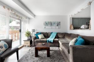 Χώρος καθιστικού στο 3BR Sunpath - Spacious Village Townhome