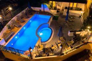 an overhead view of a swimming pool at night at Bivalvia Apartments in Ulcinj