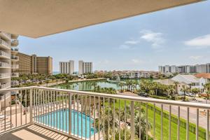 Balkón nebo terasa v ubytování High-Rise Destin Condo with Balcony and Pool View