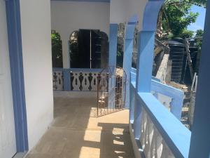 Robin Hood Guest House的阳台或露台