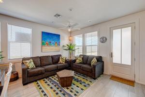 Gallery image of 5 Oclock Chateau MV2D in Port Aransas