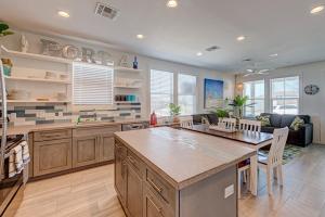 Gallery image of 5 Oclock Chateau MV2D in Port Aransas