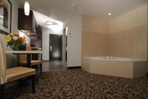 Fotografie z fotogalerie ubytování Paradise Inn and Suites Redwater v destinaci Redwater + 21 fotografií