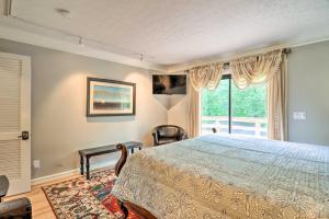 Gallery image of Quiet Art-Inspired Hendersonville Boutique Lodge! in Hendersonville