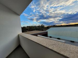 a balcony with a view of the sky at APOLINÁRIO in Castrovicente