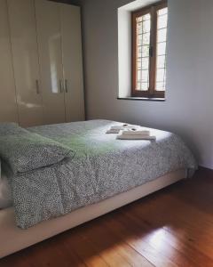 a bedroom with a bed and a window at La Baita di Francesca in Rido