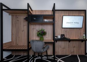 an office with a desk and a chair in a room at Hotel Unique Pearl in Dortmund