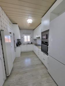 A kitchen or kitchenette at Torredembarra cosy, well equipped house, 5 min. from the beach