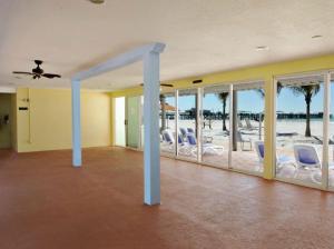 Gallery image of Hotel SOL in St Pete Beach