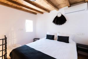 A bed or beds in a room at Anamnisi House