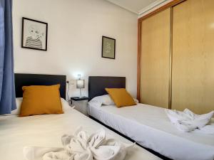 Łóżko lub łóżka w pokoju w obiekcie Ribera Beach 1 - 2906