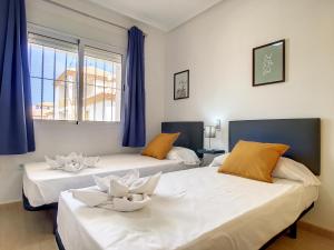 Łóżko lub łóżka w pokoju w obiekcie Ribera Beach 1 - 2906