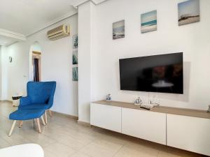 Telewizja i/lub zestaw kina domowego w obiekcie Ribera Beach 1 - 2906