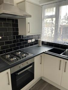 Gallery image of Ground Floor 2 Bed Holiday Flat in Eastbourne