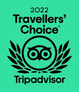 un logo pour le triadvisor choisi par les voyageurs dans l'établissement Italyfarmstay, à Pescosolido