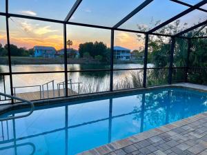 Πισίνα στο ή κοντά στο SaltwaterPool- GameRoom -Tropical Sunsets - Kayaks - Fishing