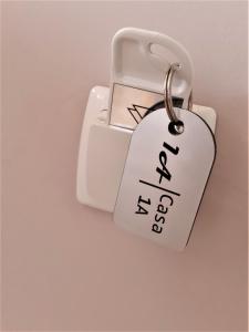 a key chain with a tag with the word rent at Casa 1A in Eforie Sud