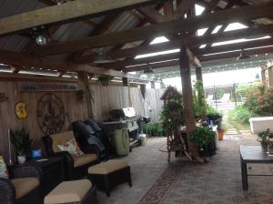 a living room with a wooden pergola at L'Acadie Inn & RV Park in Eunice