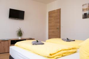 Postel nebo postele na pokoji v ubytování Ferienwohnungen und Zimmer Yassi