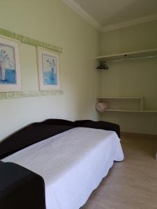 a bedroom with a large white bed in a room at Pousada Brisas da Serra in Serra do Cipo