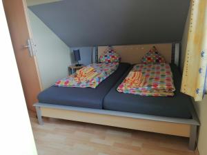 Säng eller sängar i ett rum på FeWo Baltrum in Roggenstede