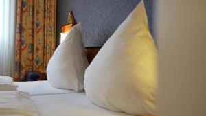Postel nebo postele na pokoji v ubytování Hotel Miramar am Römer