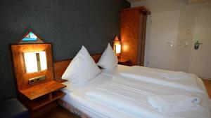 Postel nebo postele na pokoji v ubytování Hotel Miramar am Römer