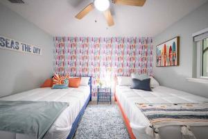 Postel nebo postele na pokoji v ubytování Beach house w/Putting Green/Game Rm/Rooftop Deck