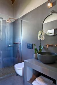 Bilik mandi di Casa Assisi Luxury New Villa with Private Pool +37 gambar