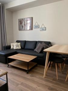 Ein Sitzbereich in der Unterkunft Apartamentos San Miguel