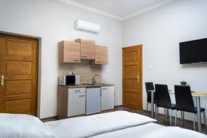 Kuchyň nebo kuchyňský kout v ubytování Kolibri Apartman - Makó