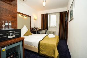 Кровать или кровати в номере Hotel Scala Frankfurt City Centre