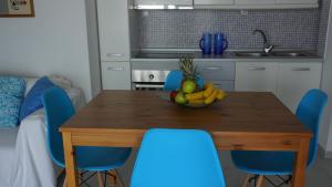 a kitchen with a wooden table with a bowl of fruit at Agnanti in Akhladherí