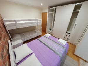 A bunk bed or bunk beds in a room at RoomDream AL Beato