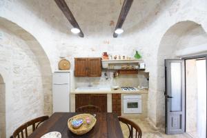 A kitchen or kitchenette at Trullo Gio