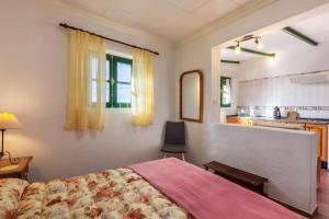 a bedroom with a large bed and a kitchen at Casa Victor - Apartment Jorge in La Orotava
