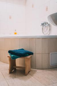 a blue blanket sitting on a bench in a kitchen at Róka Porta in Szentkirályszabadja