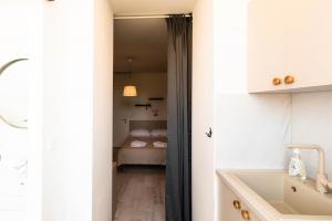 Koupelna v ubytování L&B City Center Studios Apartments