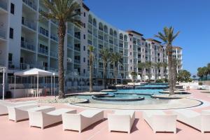 Gallery image of Beachfront Laid Back and Luxurious Diamond Beach Condo - Amazing Pools Amenities in Galveston