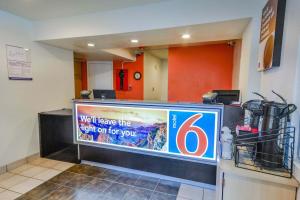 Kuchyň nebo kuchyňský kout v ubytování Motel 6-Huntsville, TX