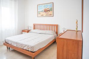 A bed or beds in a room at Appartamento Corsaro