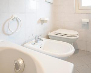 A bathroom at Appartamento Corsaro