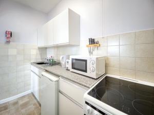 Kuchyň nebo kuchyňský kout v ubytování Apartment 3 - 2 Bedroom town views + 9 fotografií